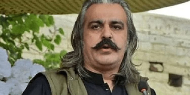 علی امین گنڈاپور عدالت پیش، وارنٹ گرفتاری منسوخ 