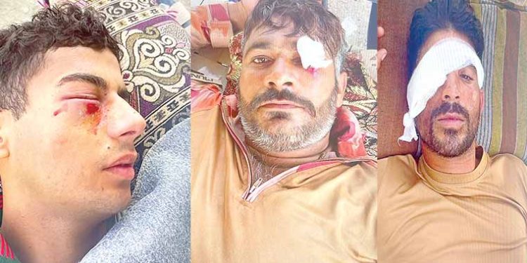 گوادر میں ہجوم کو سکیورٹی فورسز پر حملہ، سپاہی شہید، افسر سمیت 16 اہلکار زخمی