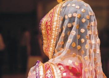 لاہور :کم عمر کی بچی کی غیرملکی سے جبری شادی رکوا دی گئی