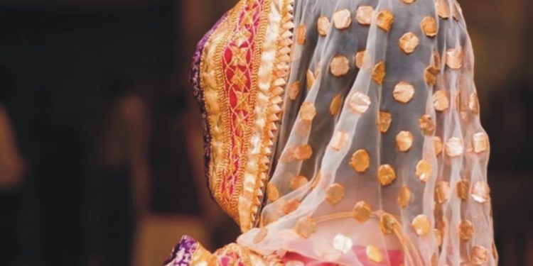 لاہور :کم عمر کی بچی کی غیرملکی سے جبری شادی رکوا دی گئی