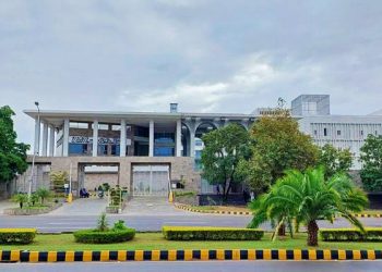 حساس اداروں کے فون ٹیپ کرنے کی اجازت پر عدالت کا بڑا فیصلہ