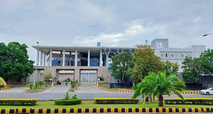 حساس اداروں کے فون ٹیپ کرنے کی اجازت پر عدالت کا بڑا فیصلہ