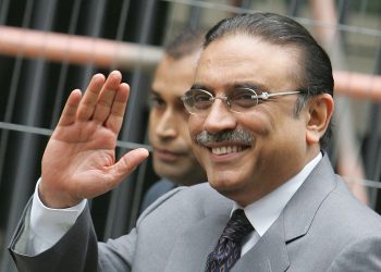 زرداری نے حکومت گرانے کی دھمکی دے دی