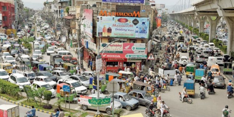 ساڑھے 57 لاکھ روپے نقدی اور ایک کروڑ روپے مالیت کی کار چھین کر فرار