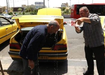 ایران میں گرمی کا قہر: سرکاری دفاتر اور بینک آج بند"