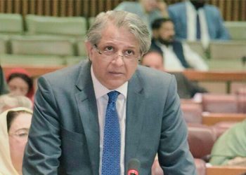 ایڈہاک ججز کی تقرری کا فیصلہ جوڈیشل کمیشن کرے گا، چیف جسٹس نہیں: وزیر قانون اعظم نذیر تارڑ