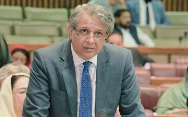ایڈہاک ججز کی تقرری کا فیصلہ جوڈیشل کمیشن کرے گا، چیف جسٹس نہیں: وزیر قانون اعظم نذیر تارڑ