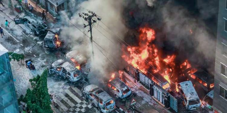 بنگلہ دیش: پرتشدد مظاہرے، 105 ہلاکتیں، کرفیو نافذ، فوج طلب