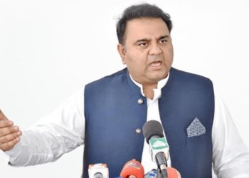 ججز کو ڈرانے کے لیے مارشل لا کی دھمکیاں دی جا رہی ہیں فواد چوہدری