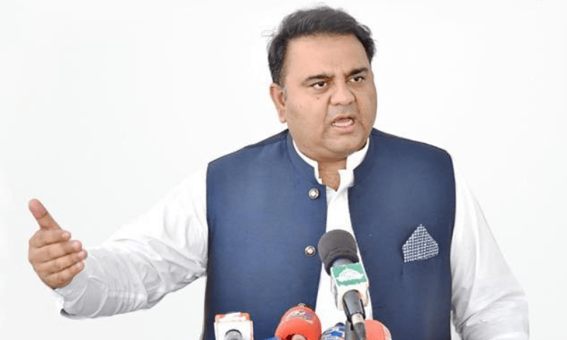 ججز کو ڈرانے کے لیے مارشل لا کی دھمکیاں دی جا رہی ہیں فواد چوہدری
