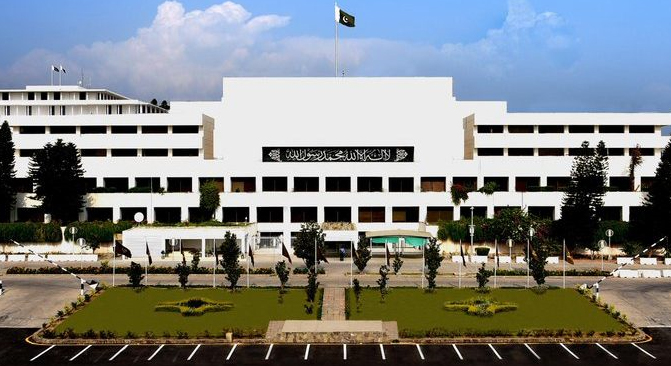 قومی اسمبلی سے سینیٹ تک حکومت کو دو تہائی اکثریت کا چیلنج