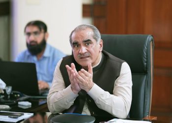 خواجہ سعد رفیق کی پی ٹی آئی پر سخت تنقید: 'جمہوریت کو کمزور کرنے کا الزام