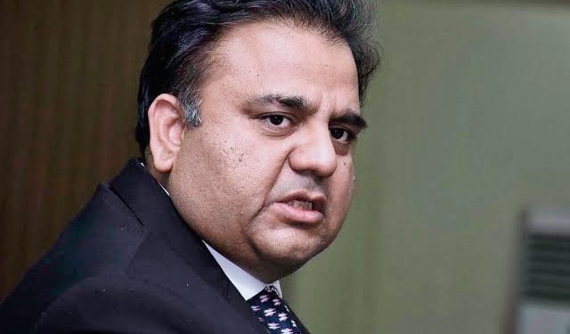 "ریٹائرڈ ججوں کی دوبارہ تعیناتی پر فواد چوہدری کی شدید تنقید"