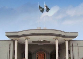 سب کو پتا ہے کہ کون کیا کررہا اور کس کے کہنے پر کررہا ہے: اسلام آباد ہائیکورٹ
