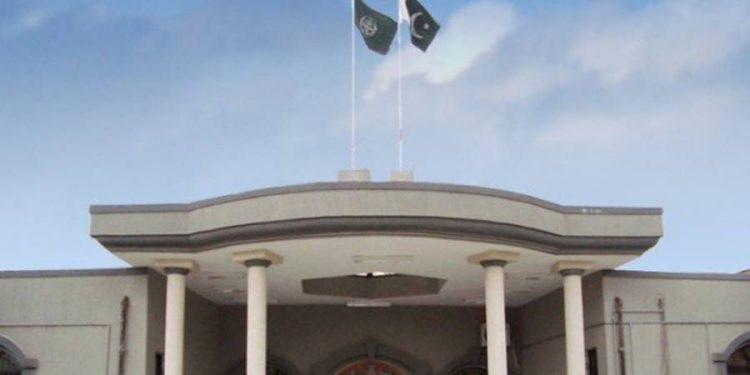 سب کو پتا ہے کہ کون کیا کررہا اور کس کے کہنے پر کررہا ہے: اسلام آباد ہائیکورٹ