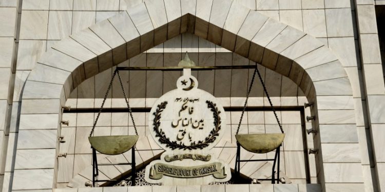 سپریم کورٹ کی جمعہ کو بڑے فیصلے سنانے کی روایت برقرار