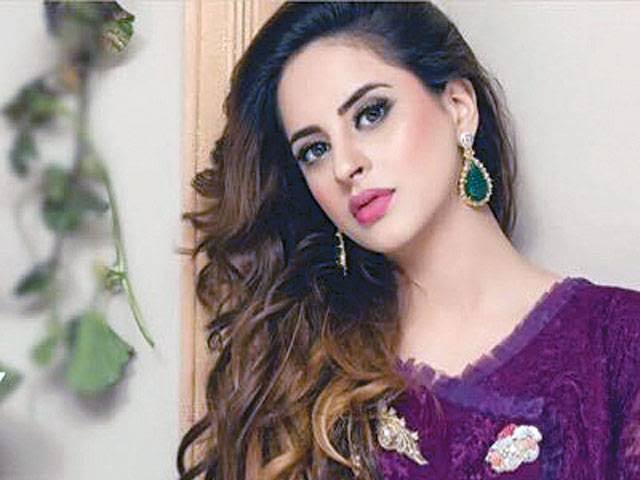 شوبز انڈسٹری کی معروف اداکارہ نے لڑکیوں کے بارے میں نیاانکشاف کردیا