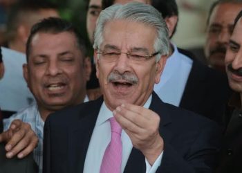 ملکی سیاست میں حادثات کی نسل شیروانی سلوا کر تیار بیٹھی ہے: خواجہ آصف
