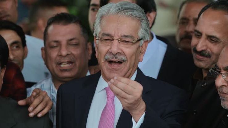 ملکی سیاست میں حادثات کی نسل شیروانی سلوا کر تیار بیٹھی ہے: خواجہ آصف