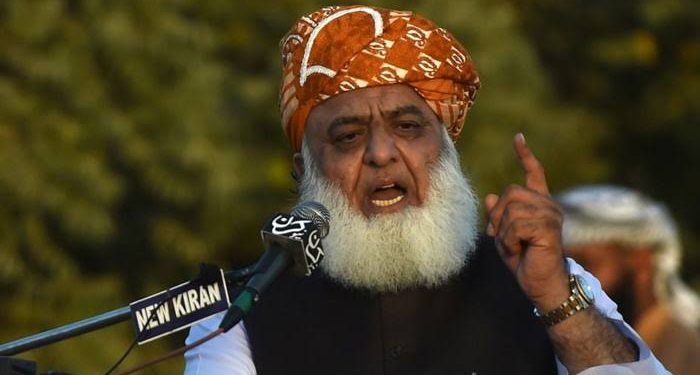 مولانا فضل الرحمان کا فوج کو سیاست سے الگ کرنے کا مطالبہ