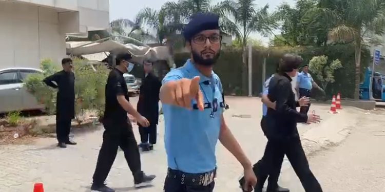 پی ٹی آئی سیکریٹریٹ پر چھاپہ پاکستان مخالف پراپیگنڈہ کا مرکز قرار، شواہد قبضے میں