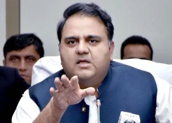 پی ٹی آئی پر پابندی سے نواز شریف اور زرداری کو نقصان ہوگا: فواد چوہدری