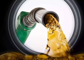 پیٹرولیم مصنوعات کی قیمتوں میں نمایاں کمی، عوام کے لیے بڑی خوشخبری