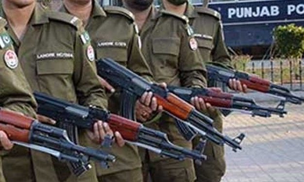 پنجاب میں پولیس اہلکاروں کو اسلحہ ساتھ رکھنے سے روک دیا گیا