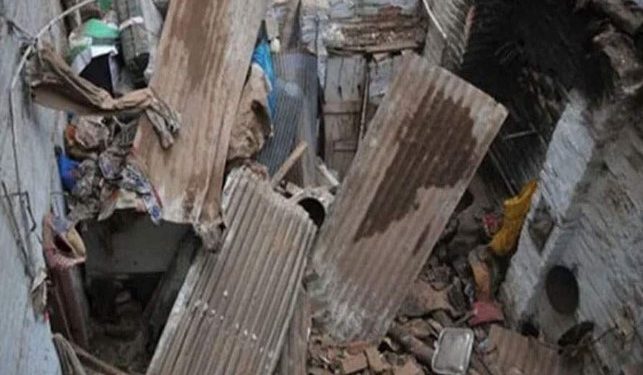 کراچی: ناقص میٹریل سے بنی چھت گر پڑی، خاتون جاں بحق،4بچے زخمی
