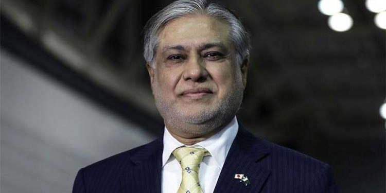 اس ملک سے جو غداری کرتا ہے اللہ پاک حساب پورا کر لیتے ہیں:اسحاق ڈار