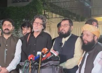 مولانا فضل الرحمان اور پی ٹی آئی کی ملاقات، حکومت کے لیے مشکلات بڑھ گئیں