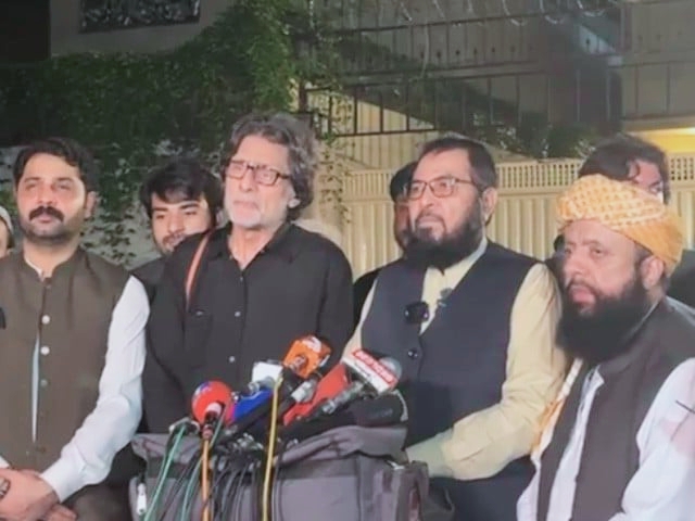 مولانا فضل الرحمان اور پی ٹی آئی کی ملاقات، حکومت کے لیے مشکلات بڑھ گئیں