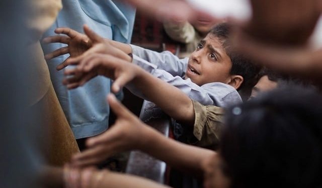 بھیک مانگنا ناقابل ضمانت جرم قرار، محکمہ داخلہ پنجاب نے نئے قوانین نافذ کر دیے
