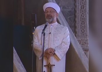 آیا صوفیا میں ترک مذہبی امور کا تاریخی خطبہ: تلوار کے ساتھ ظالموں کو للکارا
