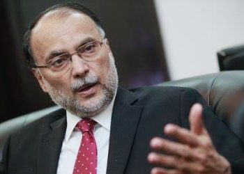 پاکستان کو معاشی حالات سے نکالنے کے لیے ایکسپورٹ ایمرجنسی کی ضرورت ہے: احسن اقبال