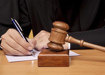 سیاسی بحران میں اضافہ وزیراعظم برطرف، عدالتی فیصلے نے ملک میں ہلچل مچادی