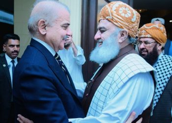 وفاقی حکومت نے فضل الرحمان کو منانے کے لیے کیا حکمت عملی اپنائی؟ اندرونی کہانی سامنے آگئی