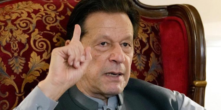 عمران خان مذاکرات کے لیے شرائط پر قائم، ڈیل کا تاثر مسترد