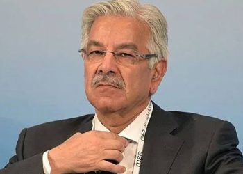 بانی پی ٹی آئی کے بارے میں خواجہ آصف کے انکشافات، ایوان صدر میں باجوہ کے پاؤں پکڑے