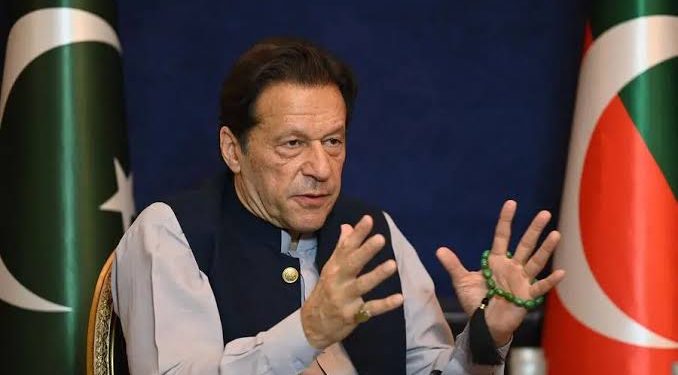 فوج کے ساتھ بہترین تعلقات برقرار نہ رکھنا بیوقوفی ہوگی۔عمران خان