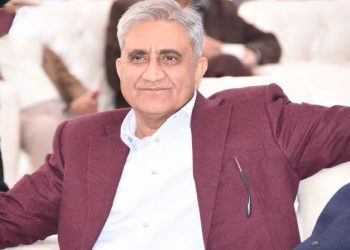 قمر جاوید باجوہ کی سرگرمیوں پر سخت پابندیاں؟ صحافی کے دعوے نے نیا تنازع کھڑا کر دیا