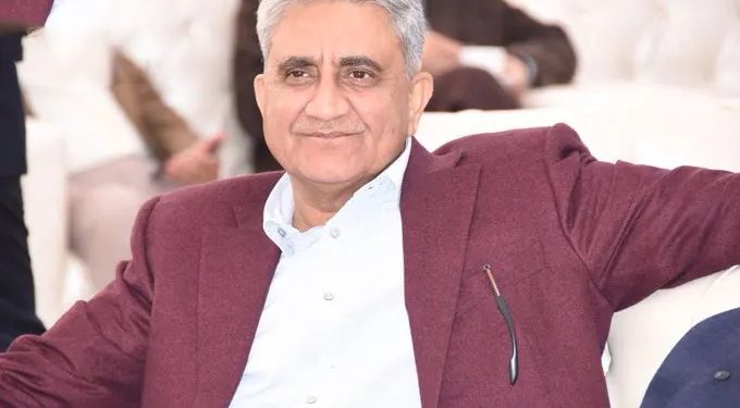 قمر جاوید باجوہ کی سرگرمیوں پر سخت پابندیاں؟ صحافی کے دعوے نے نیا تنازع کھڑا کر دیا