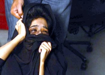 لاہور:نشے کے عادی شوہر اور سسر نے بہو کو تشدد کر کے چھت سے نیچے پھینک دیا