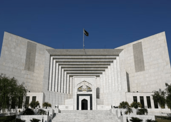 ملک کا نظام جرنیلوں اور بیوروکریٹس کے ہاتھوں میں؟ چیف جسٹس کے سخت ریمارکس