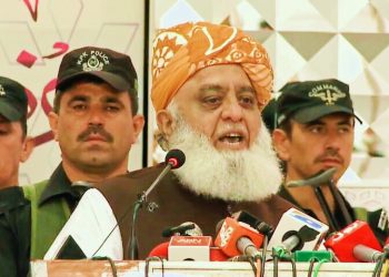 ملک کی ڈور کسی اور کے ہاتھ میں ہے،مولانا فضل الرحمٰن کی حکومت پر تنقید