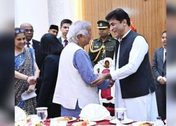 پاکستانی ہائی کمشنر کی ڈاکٹر یونس سے اہم ملاقات، دونوں ممالک کے تعلقات پر تبادلہ خیال