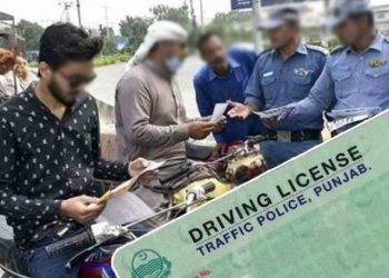 شہری ہوشیار!لائسنس کے بغیر موٹر سائیکل ضبط اور موقع پر2 ہزار جرمانہ