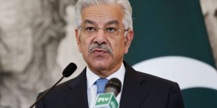فیض حمید عمران خان کے لئے گانا گاتے ہیں: خواجہ اآصف