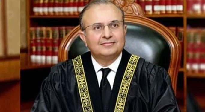 جسٹس منیب اختر کی برطرفی پر جسٹس منصور کا احتجاج