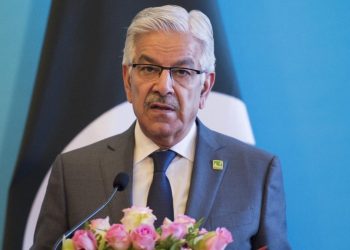 خواجہ آصف نے پاکستان پر امریکی دبائو کا اعتراف کر لیا